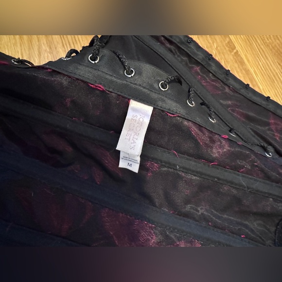 Y2K Vintage Red and Black Victorias Secret Corset with Boning Sz M - Picture 3 of 7